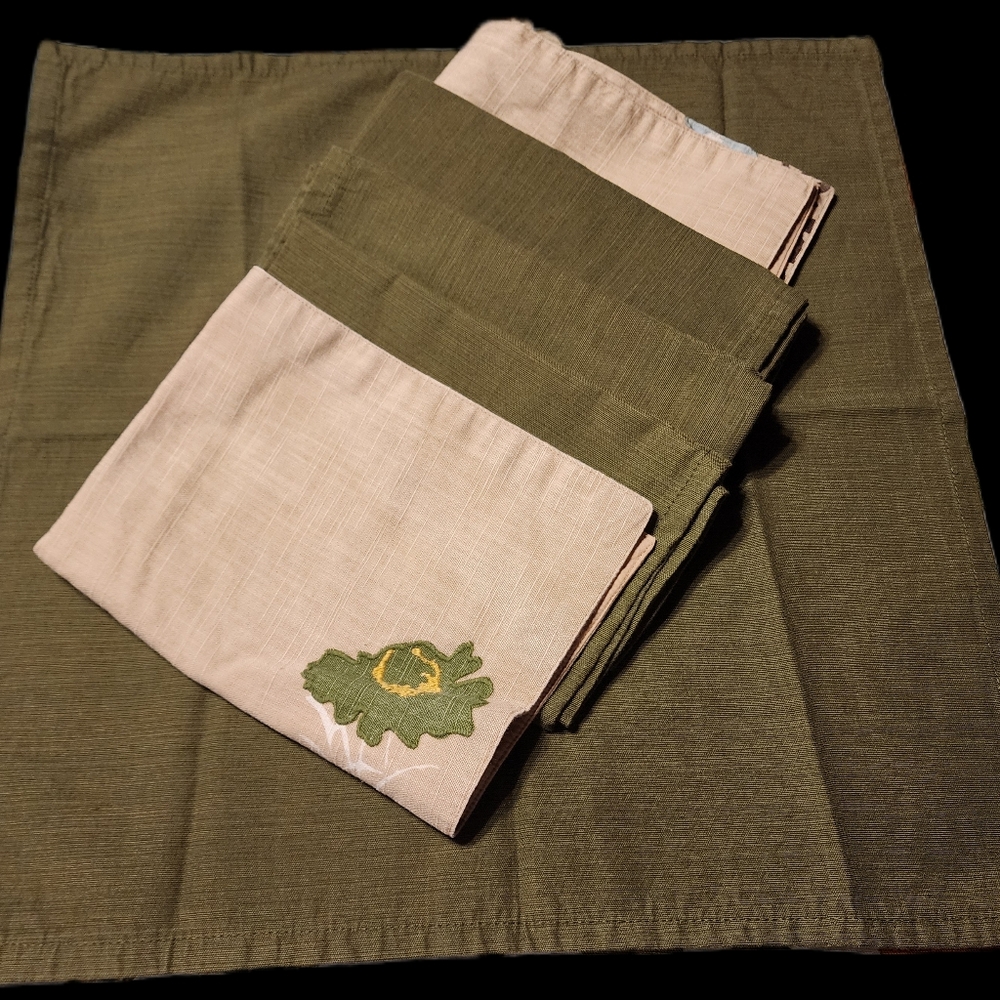 Set Of 4 TARGET HOME Green Napkins And 2 Coordinating Placemats
